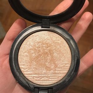 Mac highlight in double gleam